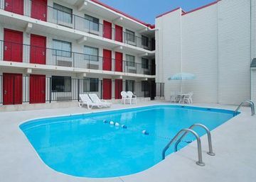 Days Inn & Suites By Wyndham Indianapolis Airport East Ngoại thất bức ảnh